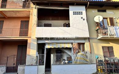 CASA A SCHIERA CON GIARDINO PRIVATO A OCCHIEPPO SU