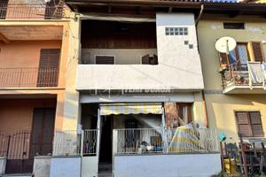 CASA A SCHIERA CON GIARDINO PRIVATO A OCCHIEPPO SU