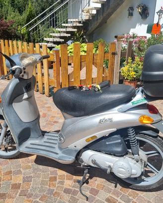 scooter con bauletto ed antifurto, gomme seminuove