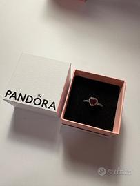 Anello Pandora cuore rosso