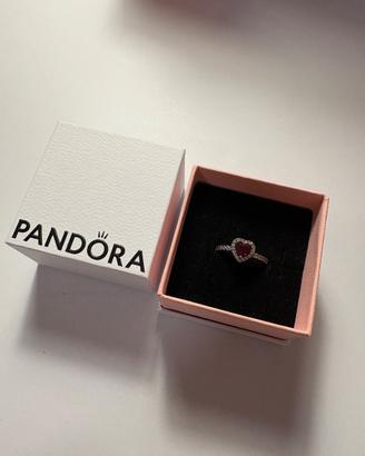 Anello Pandora cuore rosso
