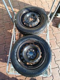 2 due gomme e cerchi in ferro auto