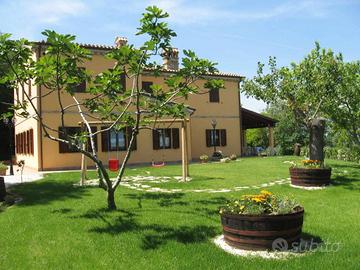 Rustico / Casale di 260 m² con più di 5 locali a A