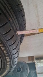 cerchi in lega da 19 pollici con gomme 225/45/19