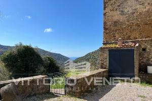 Villa di 365 m² con più di 5 locali a Serramezzana
