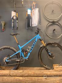 Pivot Switchblade 2024