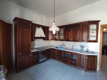 Cucina in legno di noce