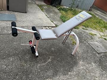 Panca da palestra con leg extension leg curl