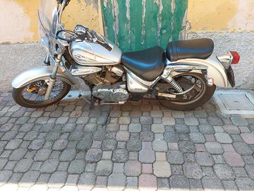 Suzuki vl250 anno 2003