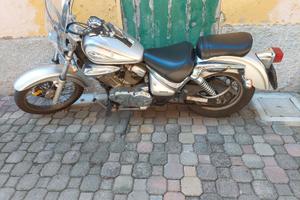Suzuki vl250 anno 2003