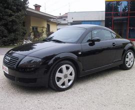 Audi TT Mk1 possibilmente nera