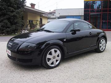 Audi TT Mk1 possibilmente nera