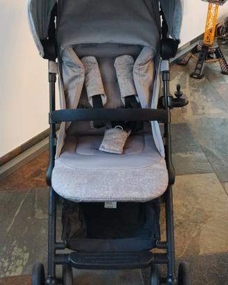 Maxi Cosi Passeggino Lara 2

passeggino da viaggio