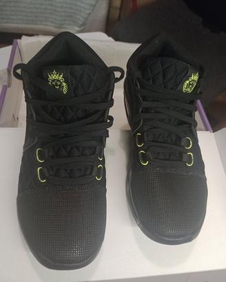 Scarpe da basket  nuove mai usate , witness J .B.