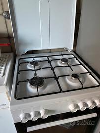 Cucina a gas con forno elettrico