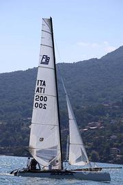 Catamarano Formula 18