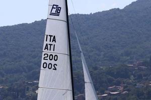 Catamarano Formula 18