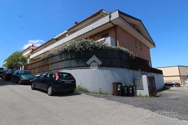 3 LOCALI A SCANDRIGLIA