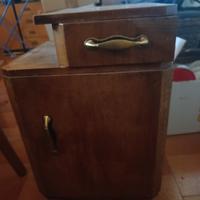Comodino antico con anta e cassetto 
