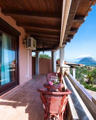 Elegante bifamiliare con vista sul mare e Tavolara
