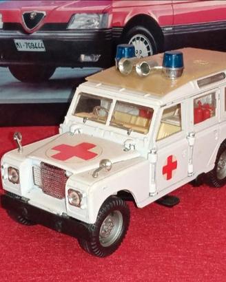 Polistil Land Rover ambulanza Croce rossa 1 25