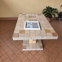 tavolo in mattonelle