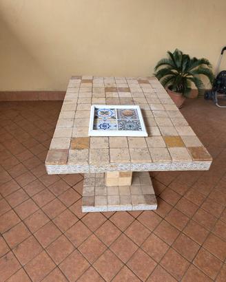 tavolo in mattonelle