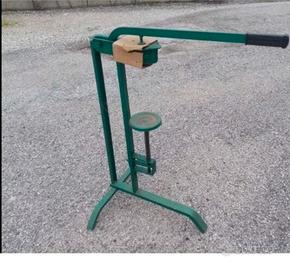 tappatrice per tappi sughero