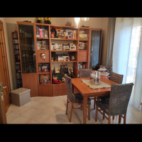libreria +tavolo e 4 sedie