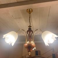 Lampadario in ottone vetro e legno