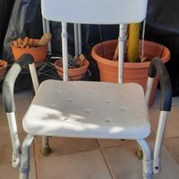 Sedia per la doccia regolabile