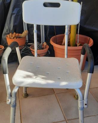Sedia per la doccia regolabile