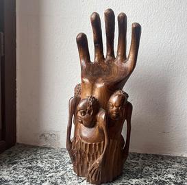 Scultura in legno intagliata a mano