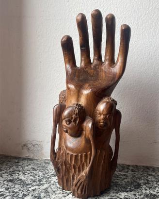 Scultura in legno intagliata a mano