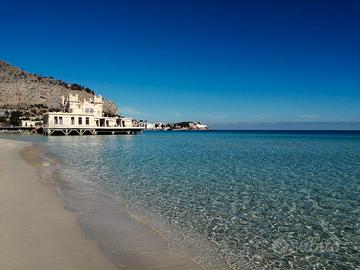 Porzione appartamento Mondello pochi passi piazza