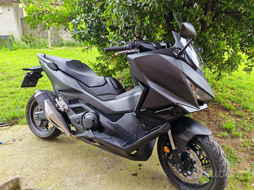 Honda forza 750 del 2025 con 3000 km