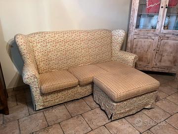 Divano completamente sfoderabile tre posti +pouf