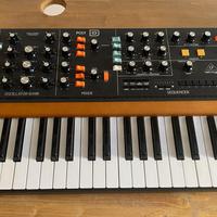 Synth Behringer Poli D