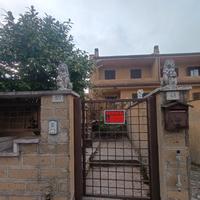 Villa a Schiera di 300 mq con Garage e Giardino