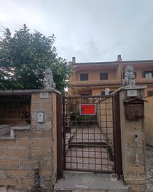Villa a Schiera di 300 mq con Garage e Giardino
