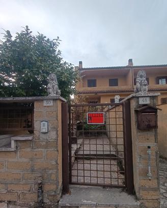 Villa a Schiera di 300 mq con Garage e Giardino
