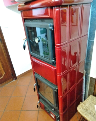Stufa Nordica legna .Ceramica refrattaria.Nordica