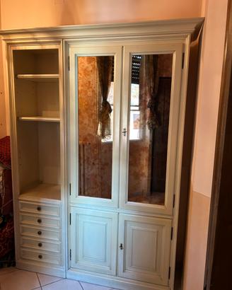 Mobile in legno massello con specchi