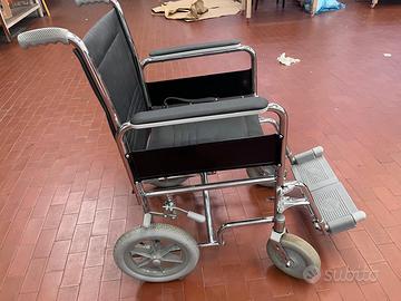 Carrozzina per disabili/anziani/infortunati