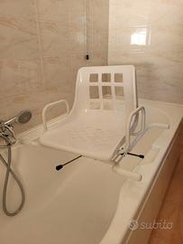 Sedia girevole per vasca