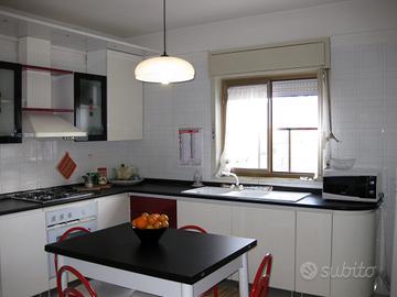 Privato Vende: Luminoso 70 mq cir Ascensore Posto