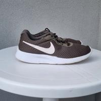 Sneakers Nike Tanjun Taglia 42.5 verde militare