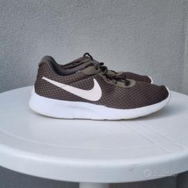 Sneakers Nike Tanjun Taglia 42.5 verde militare