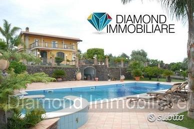 Esclusiva villa con piscina a Fiumefreddo