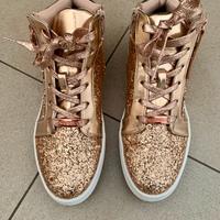 Sneackers nuove n.39